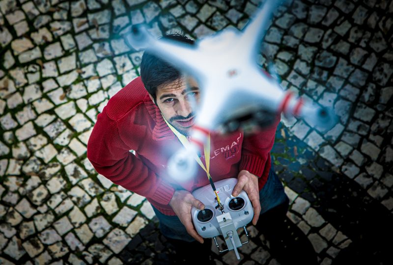 Lisboa, 02/12/2014  -  Esta manha na loja HP Modelismo especialista em brinquedos de rádiomodelismo fotografamos  Gonçalo Costa  juntamente com vários drones que ele vende.(Orlando Almeida / Global Image